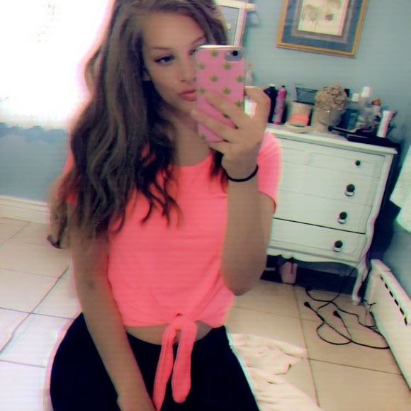 Meet your Posher, Caylee - Picture 3 of 5